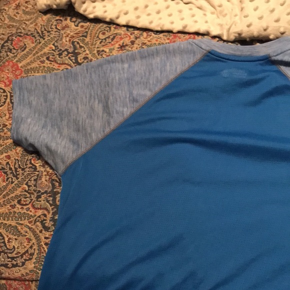 Under Armor Shirt - Picture 3 of 4